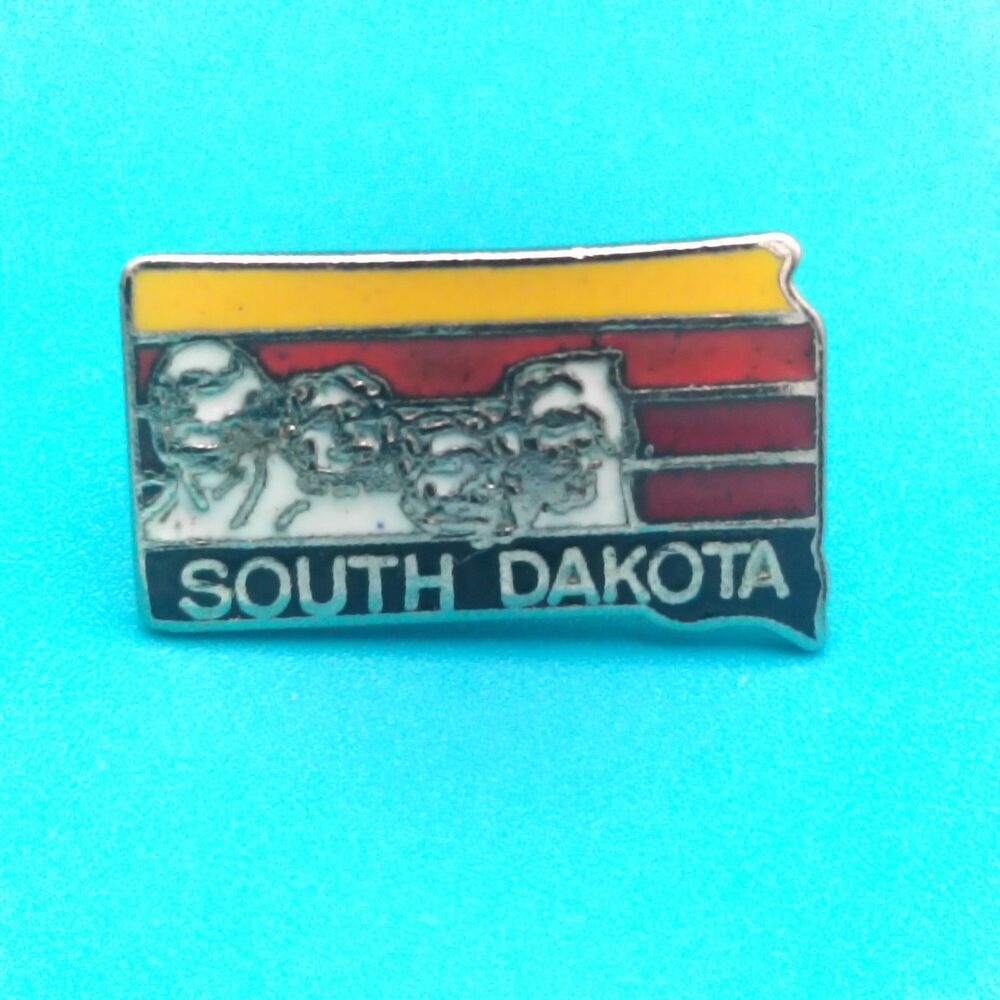Mount Rushmore South Dakota Souvenir Vintage Hat or Lapel Pin Brooch